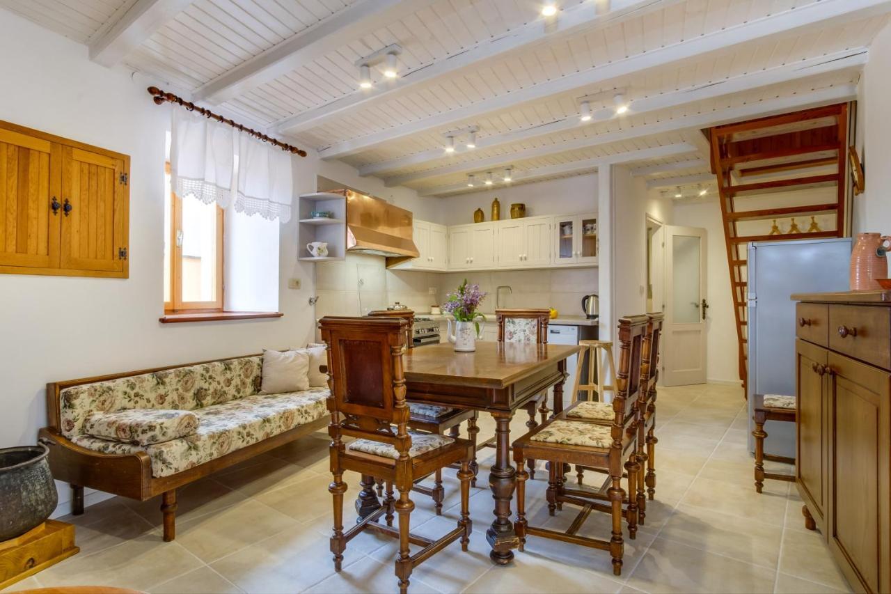 House Mihaela Miholascica